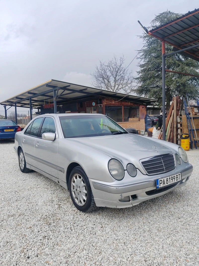 Mercedes-Benz E 220 2.2, 143к.с., снимка 2 - Автомобили и джипове - 53122597