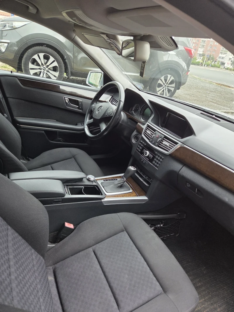Mercedes-Benz E 220, снимка 5 - Автомобили и джипове - 53160062