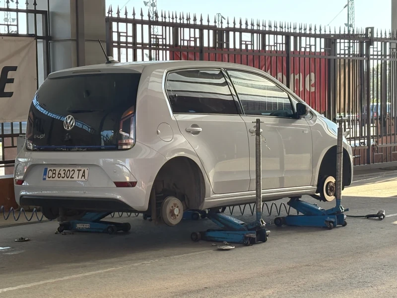 VW Up e-Up!, снимка 6 - Автомобили и джипове - 53216011