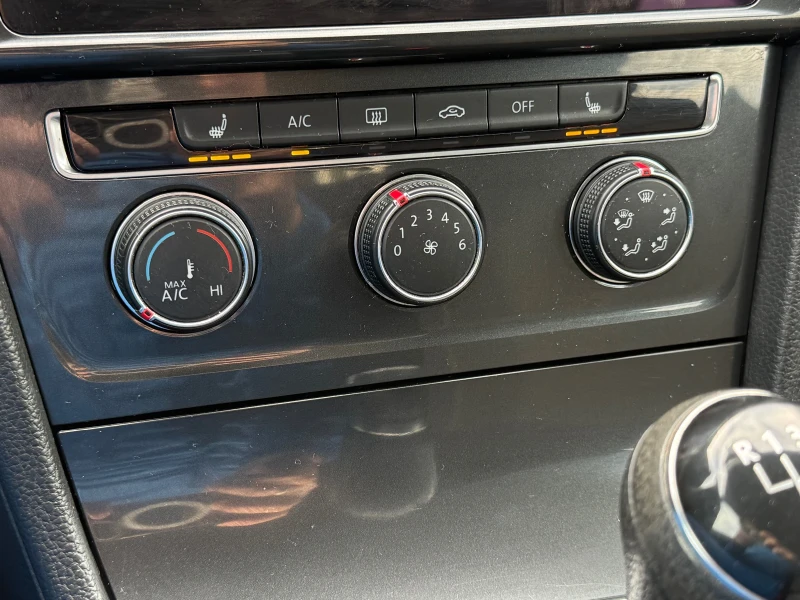 VW Golf 7 FACELIFT 1.6TDI, снимка 11 - Автомобили и джипове - 53481650