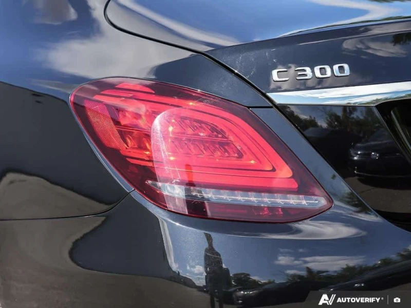 Mercedes-Benz C 300 * 4MATIC Sedan * CARFAX * ЦЕНА ДО БГ, снимка 7 - Автомобили и джипове - 53537146