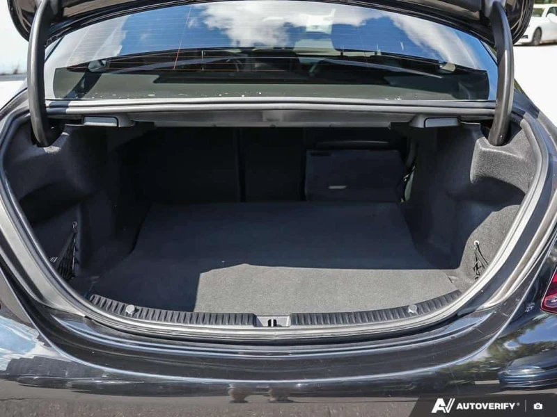 Mercedes-Benz C 300 * 4MATIC Sedan * CARFAX * ЦЕНА ДО БГ, снимка 16 - Автомобили и джипове - 53537146