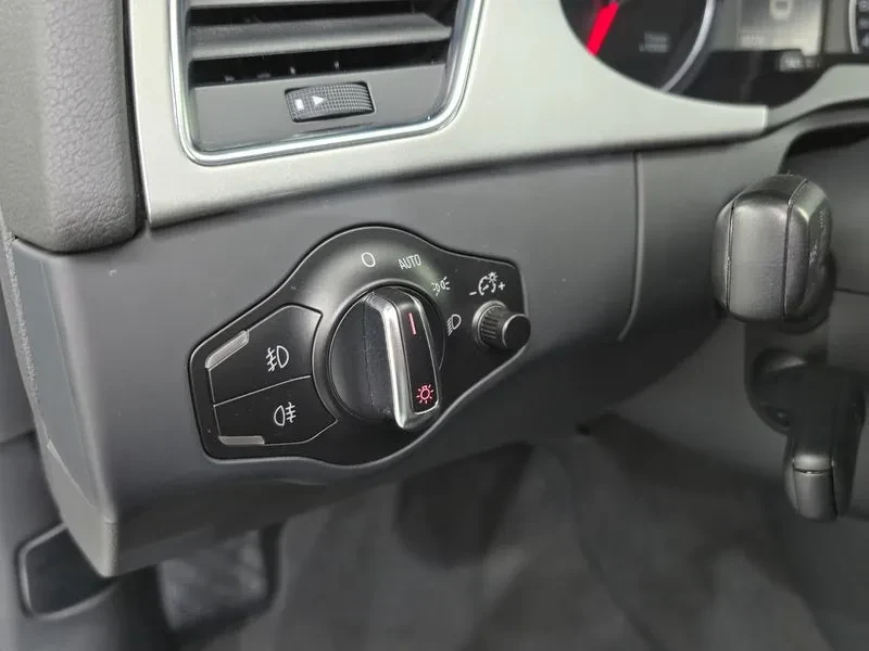 Audi A4 2.0 TFSI Quattro, снимка 17 - Автомобили и джипове - 54548640