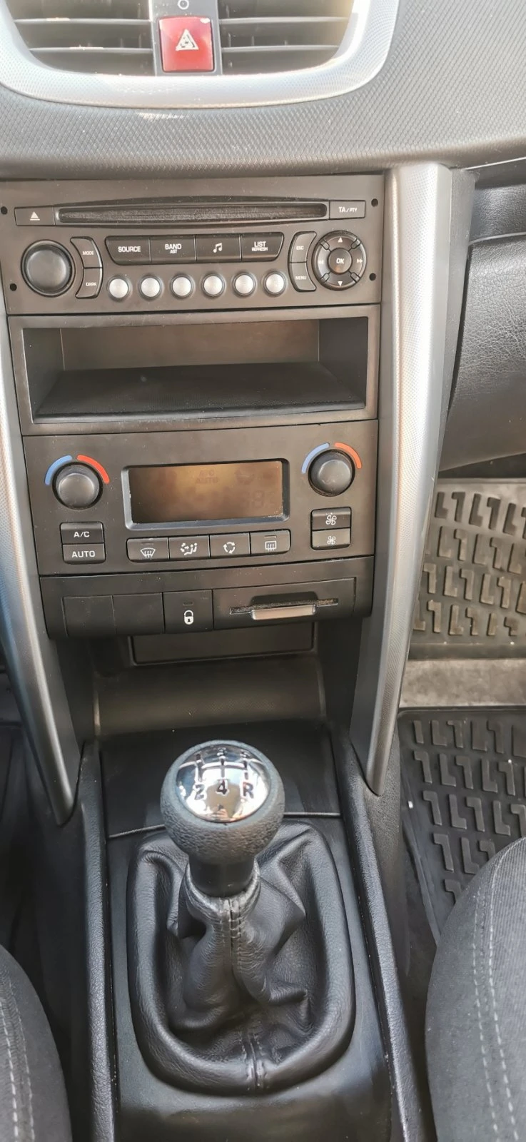 Peugeot 207 1.4, снимка 6 - Автомобили и джипове - 54605483