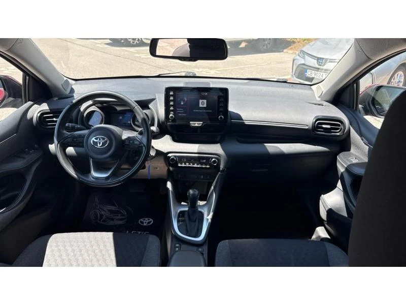 Toyota Yaris 1.5HSD TREND, снимка 8 - Автомобили и джипове - 55477839
