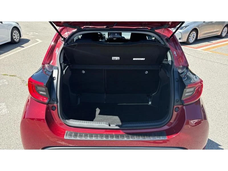 Toyota Yaris 1.5HSD TREND, снимка 10 - Автомобили и джипове - 55477839