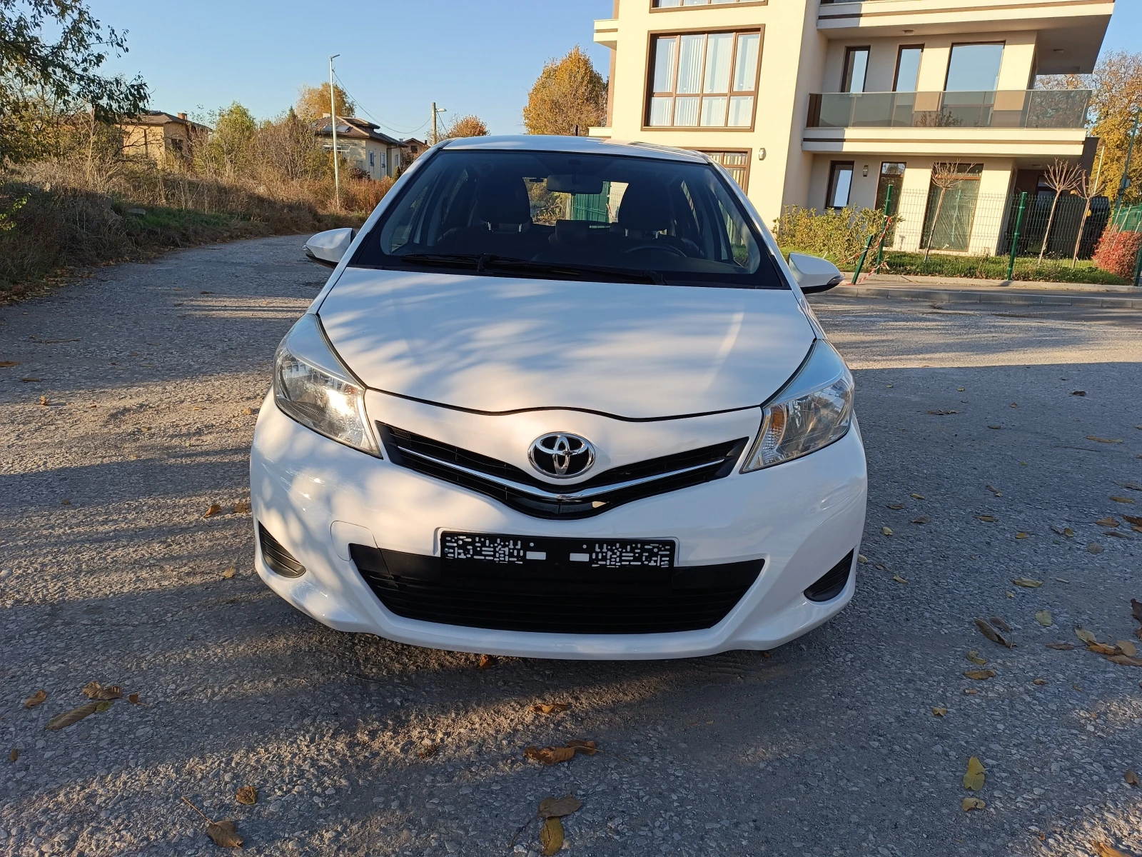 Toyota Yaris 1.0i Gaz Klima - изображение 2