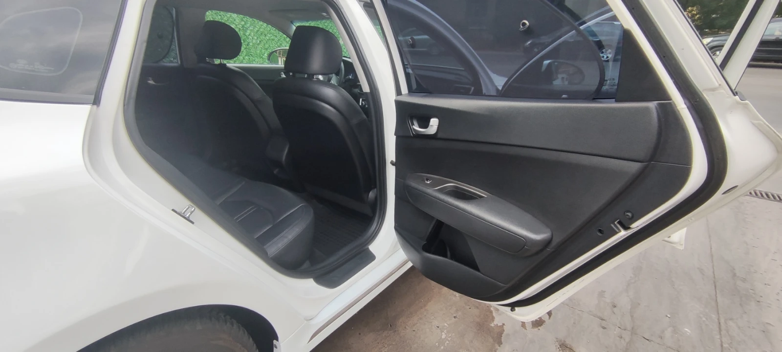 Kia K5 | Mobile.bg   11