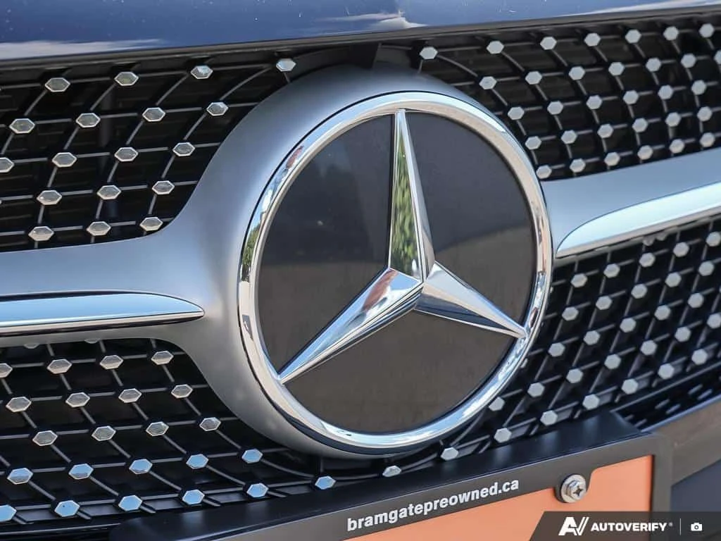 Mercedes-Benz C 300 * 4MATIC Sedan * CARFAX * ЦЕНА ДО БГ - изображение 2