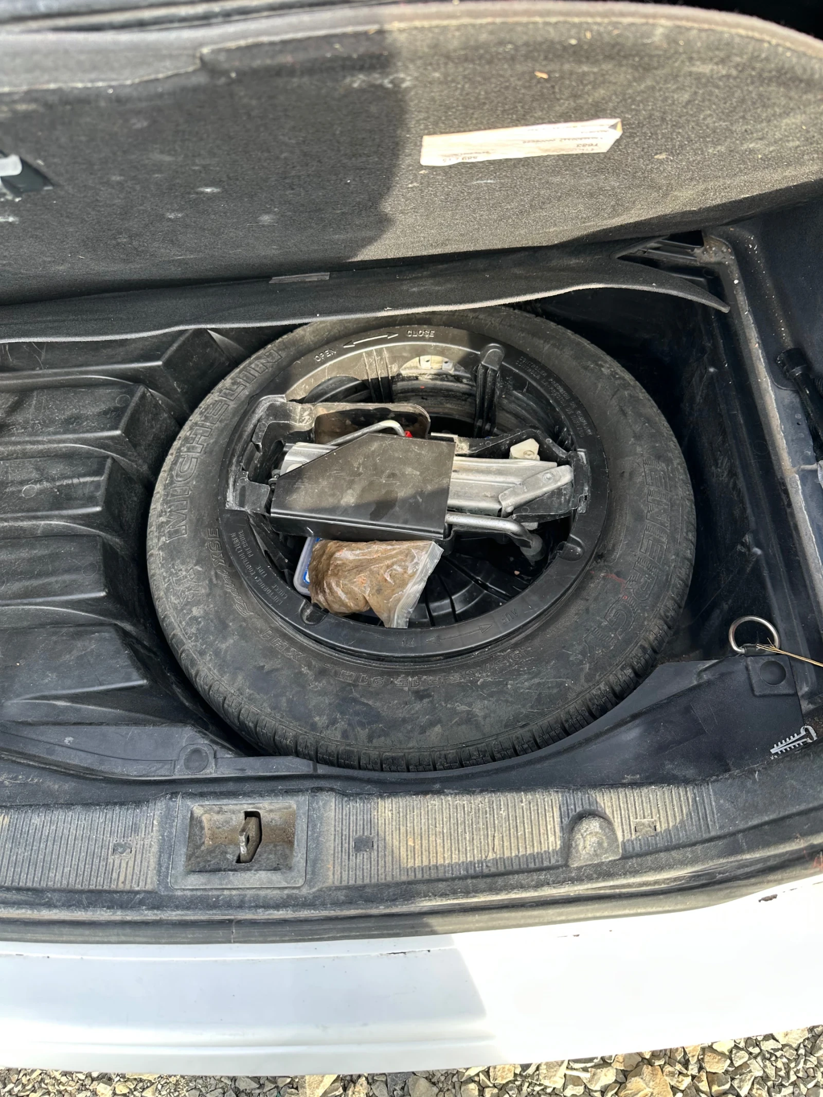 Mercedes-Benz C 180, снимка 8 - Автомобили и джипове - 53841362