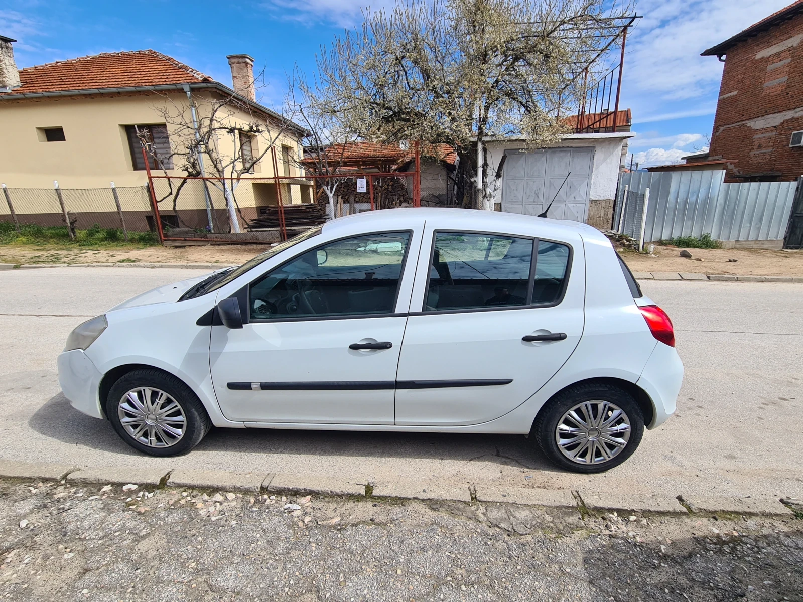 Renault Clio, снимка 5 - Автомобили и джипове - 54039514