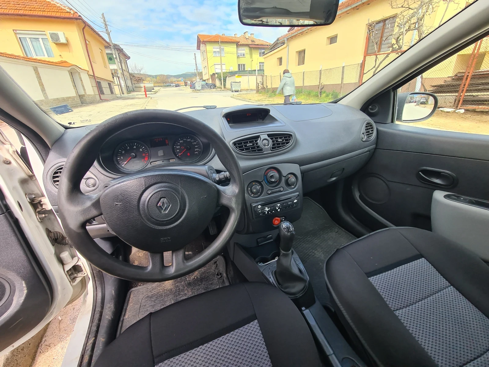 Renault Clio, снимка 8 - Автомобили и джипове - 54039514