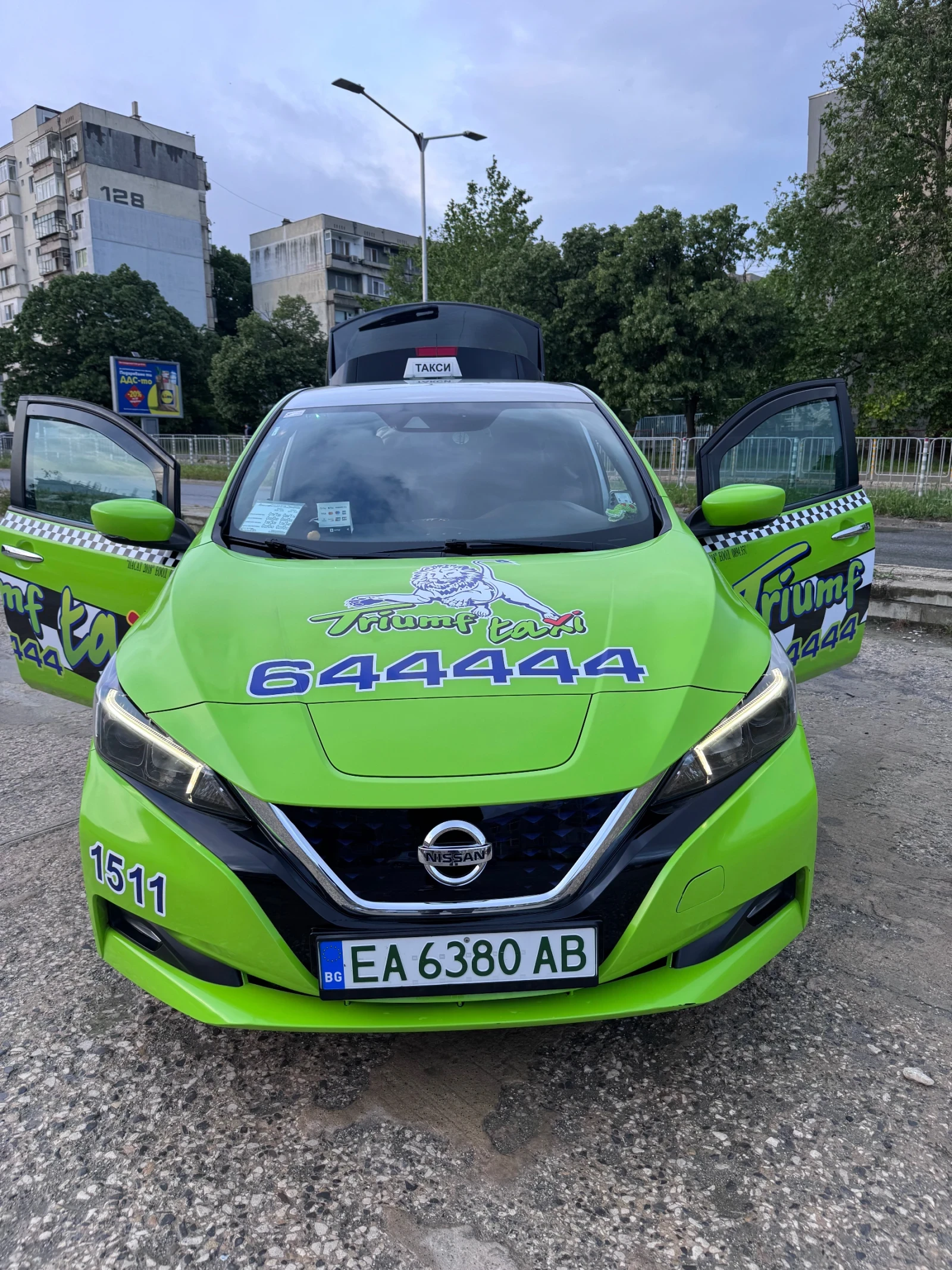 Nissan Leaf , снимка 2 - Автомобили и джипове - 54635428