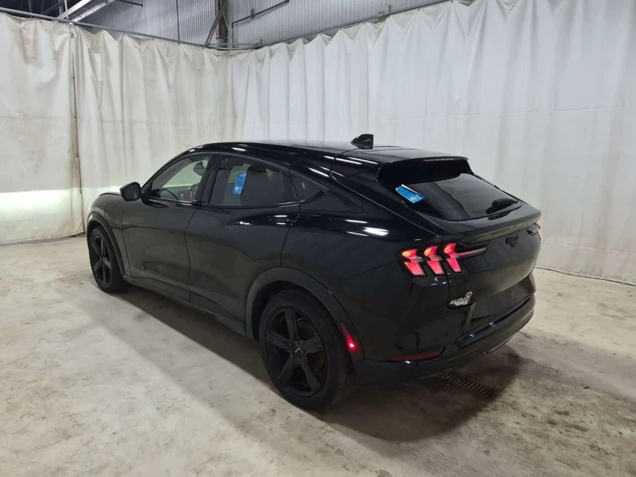 Ford Mustang Mach-E * PREMIUM * CARFAX * ОПЦИЯ ЗА ФИНАНСИРАНЕ , снимка 4 - Автомобили и джипове - 55334549