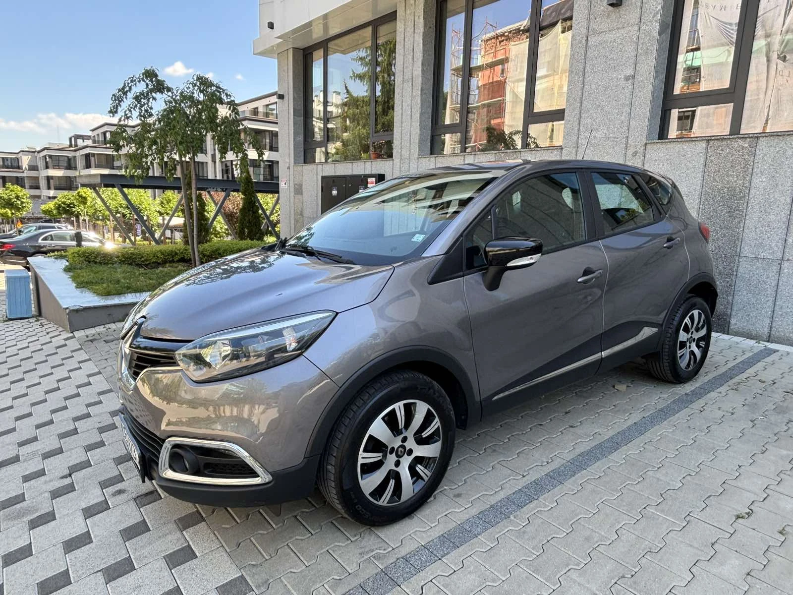 Renault Captur, снимка 5 - Автомобили и джипове - 55524399