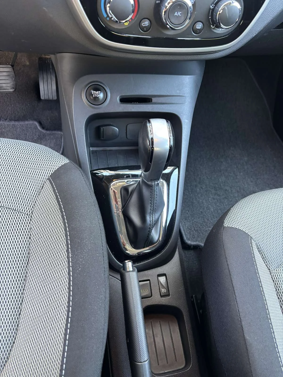Renault Captur, снимка 10 - Автомобили и джипове - 55524399