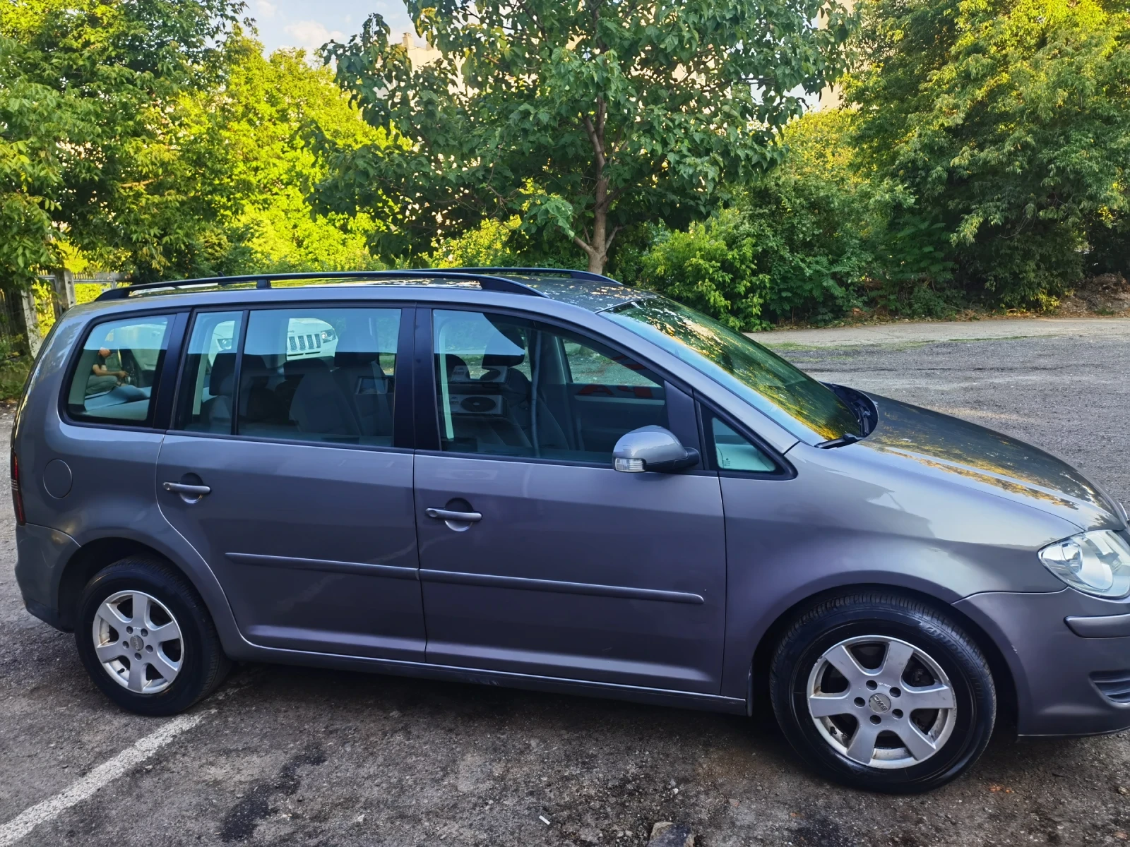 VW Touran 1.9 TDI 6ск., снимка 5 - Автомобили и джипове - 55619200