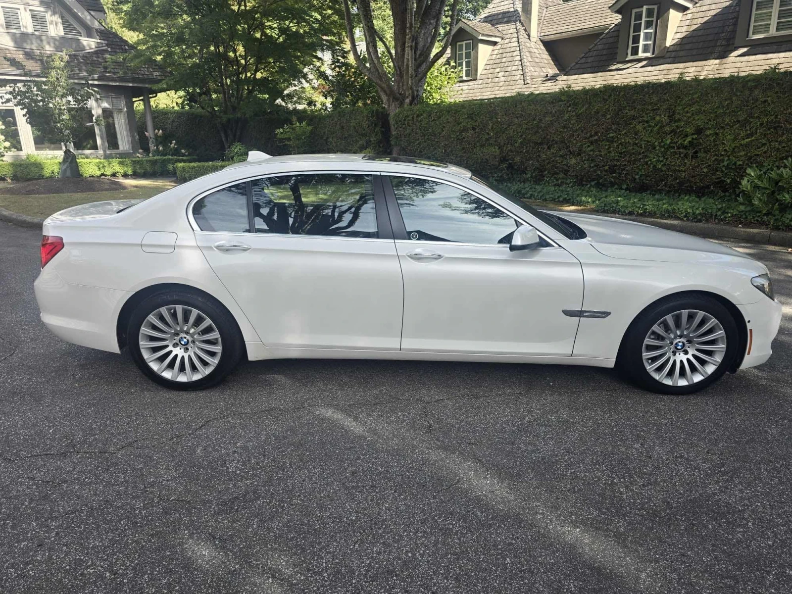BMW 750 * 750LI* CARFAX* АВТОКРЕДИТ БЕЗ ПЪРВОНАЧАЛНА ВНОСК, снимка 4 - Автомобили и джипове - 55832651
