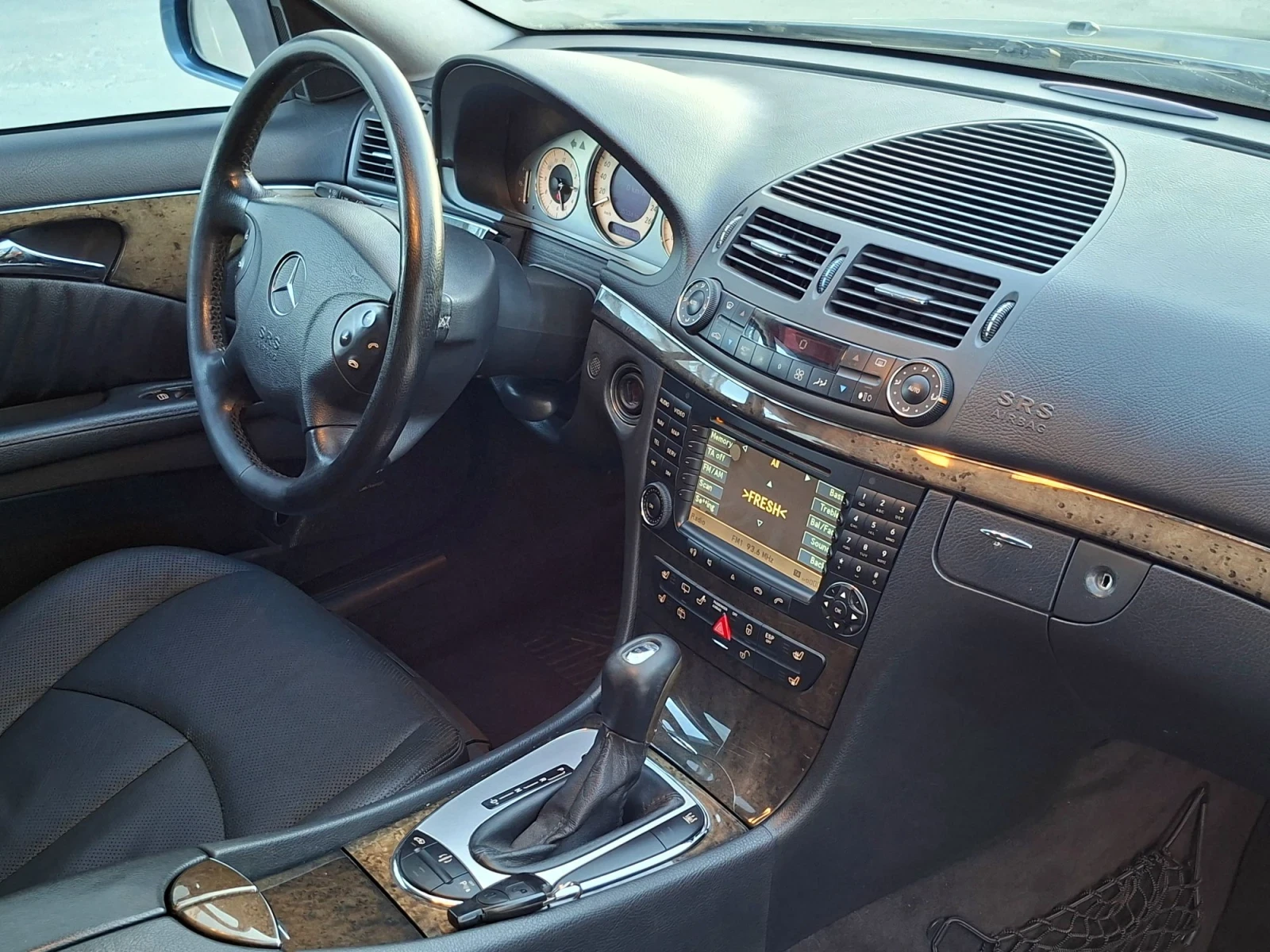 Mercedes-Benz E 320 цди-редови, снимка 9 - Автомобили и джипове - 56661471