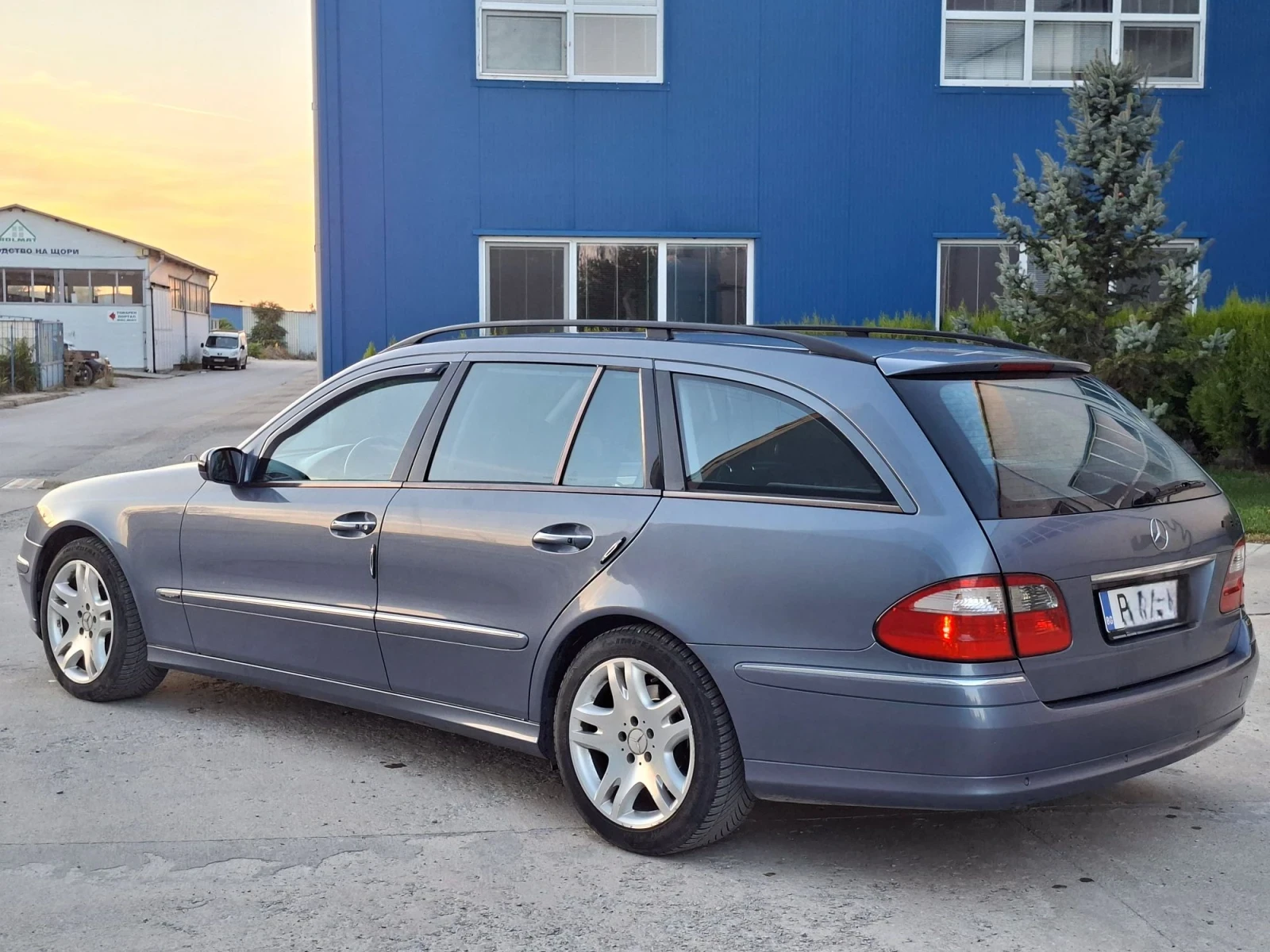 Mercedes-Benz E 320 цди-редови, снимка 3 - Автомобили и джипове - 56661471
