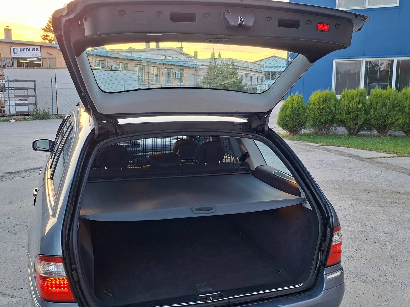 Mercedes-Benz E 320 цди-редови, снимка 13 - Автомобили и джипове - 56661471