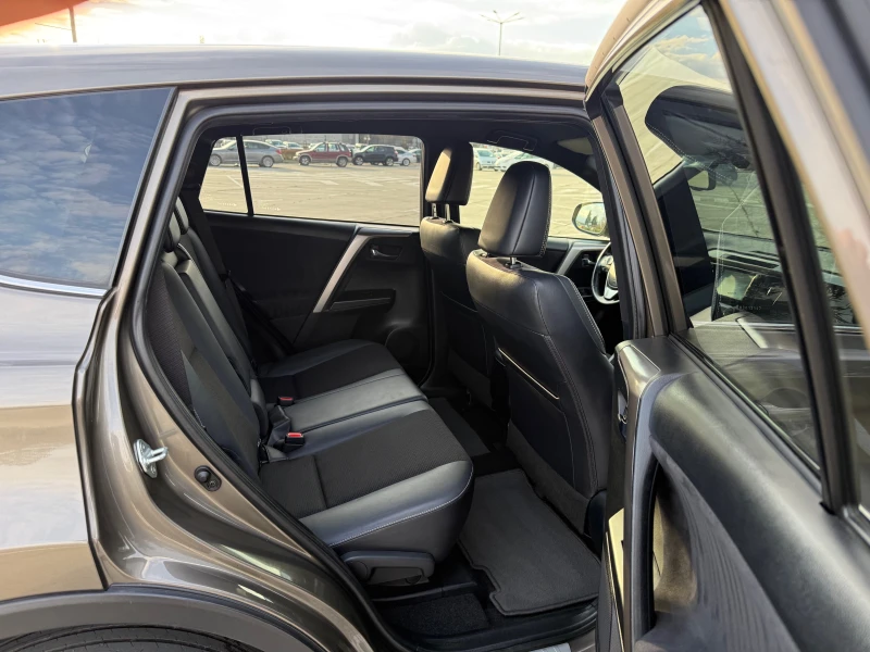 Toyota Rav4 2.0///Executive///Face-Lift///TOP///KeyLess///, снимка 13 - Автомобили и джипове - 52576446