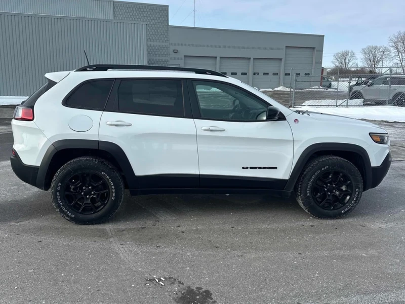 Jeep Cherokee Trailhawk / 4WD / Distronic / Подгреви / Carfax , снимка 3 - Автомобили и джипове - 53357531