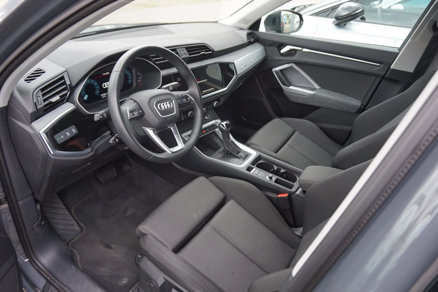 Audi Q3 35 TFSI - изображение 4