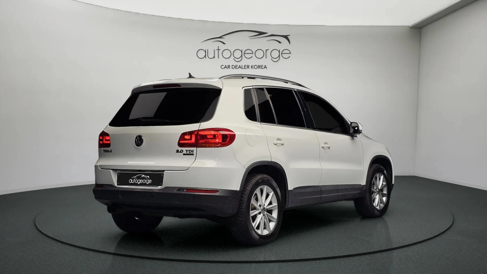 VW Tiguan 2.0TDI COMFORT - изображение 2