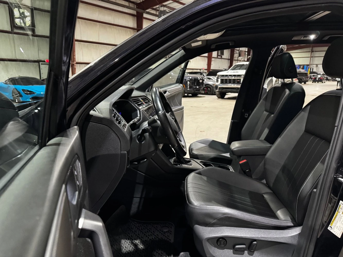 VW Tiguan SE R-Line Black, снимка 12 - Автомобили и джипове - 53774764