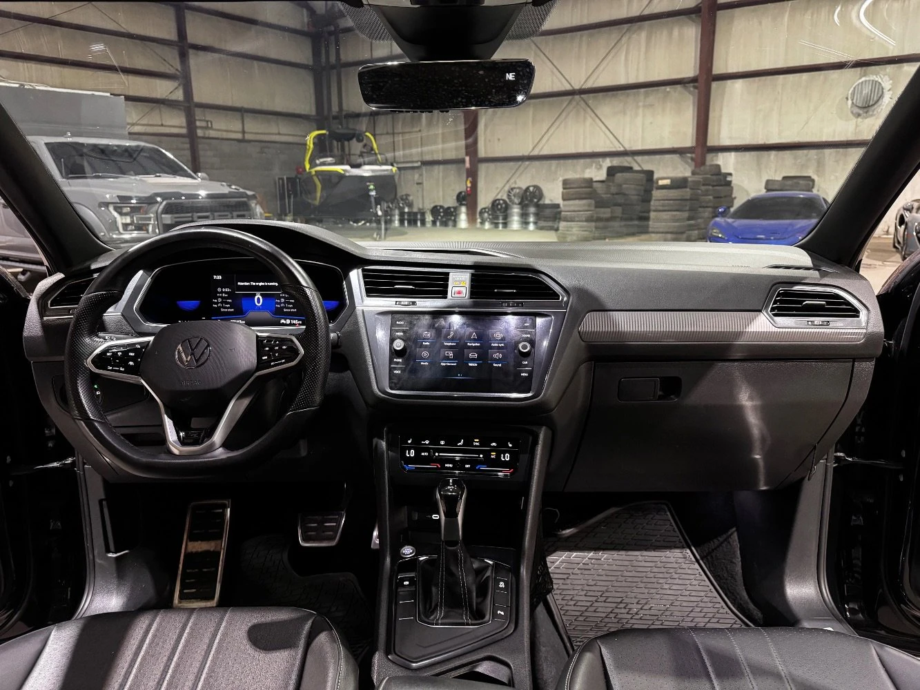 VW Tiguan SE R-Line Black - изображение 8