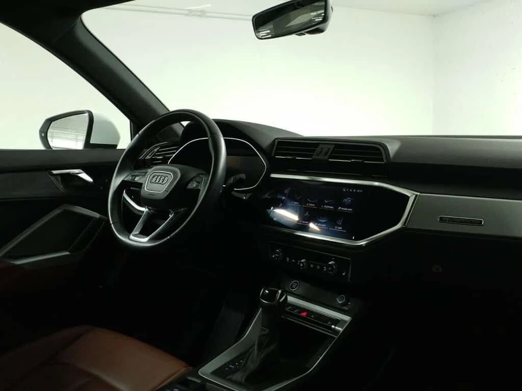 Audi Q3 * 45 KOMFORT QUATTRO TOIT PANO| CARPLAY| CAMERA * , снимка 9 - Автомобили и джипове - 53831305