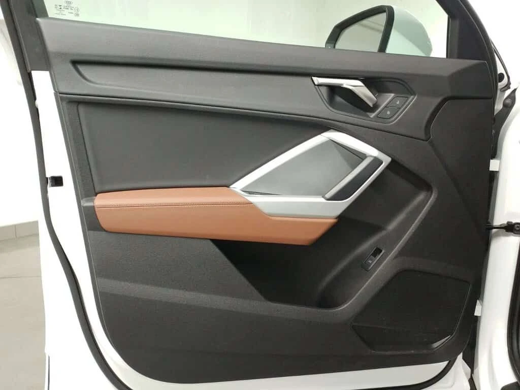 Audi Q3 * 45 KOMFORT QUATTRO TOIT PANO| CARPLAY| CAMERA * , снимка 8 - Автомобили и джипове - 53831305