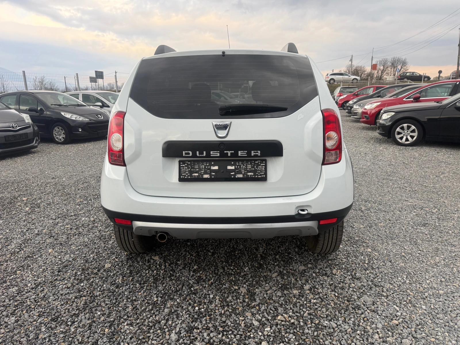Dacia Duster 1.6 I 4×4 EVRO 5, снимка 4 - Автомобили и джипове - 53965269