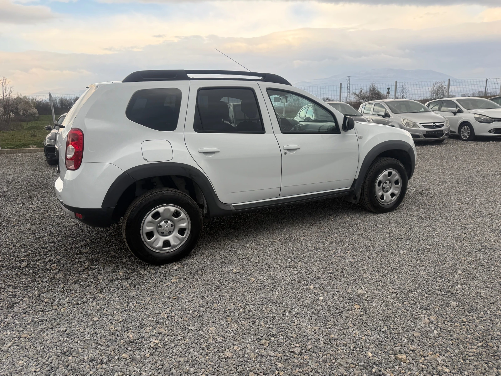 Dacia Duster 1.6 I 4×4 EVRO 5, снимка 8 - Автомобили и джипове - 53965269