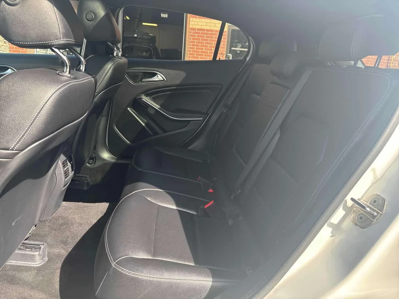 Mercedes-Benz GLA 250 CARFAX/ПАНОРАМА/ПОДГРЕВ/НАВИ/ПАМЕТ/ФИНАНСИРАНЕ, снимка 17 - Автомобили и джипове - 55040375