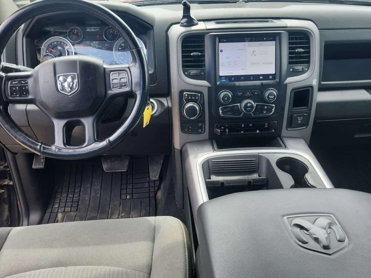 Dodge RAM 1500 EXPRESS CREW CAB SHORT BED * CARFAX, снимка 10 - Автомобили и джипове - 55561436