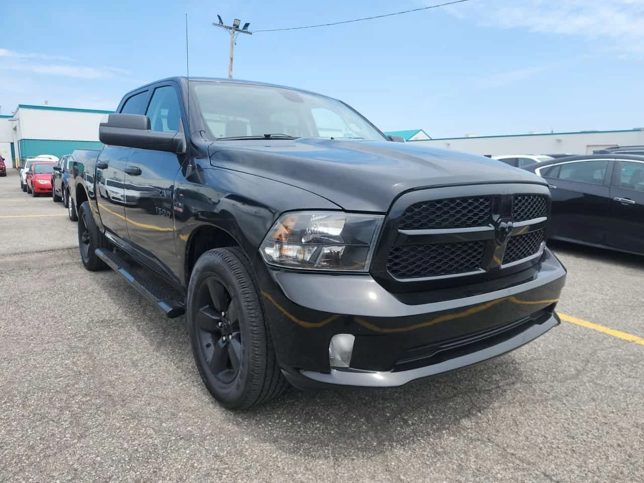 Dodge RAM 1500 EXPRESS CREW CAB SHORT BED * CARFAX, снимка 2 - Автомобили и джипове - 55561436