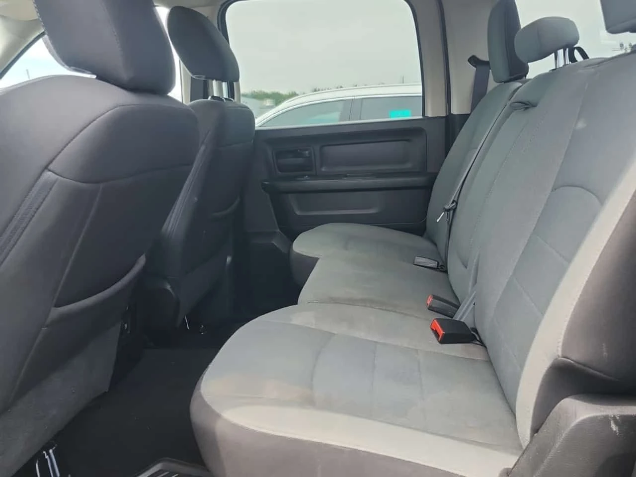 Dodge RAM 1500 EXPRESS CREW CAB SHORT BED * CARFAX, снимка 11 - Автомобили и джипове - 55561436