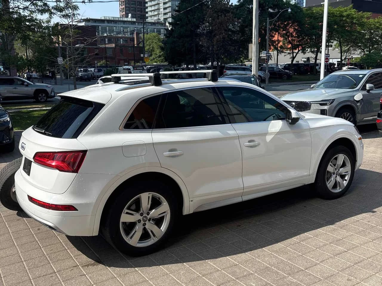Audi Q5 Technik  CARFAX, снимка 3 - Автомобили и джипове - 55614182