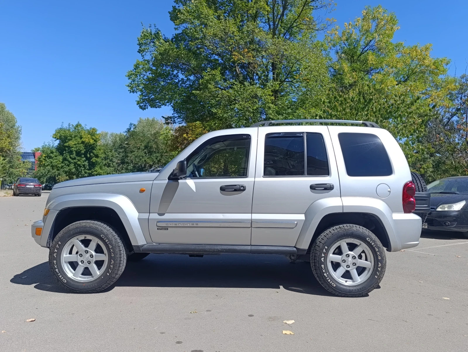 Jeep Cherokee, снимка 3 - Автомобили и джипове - 55978579