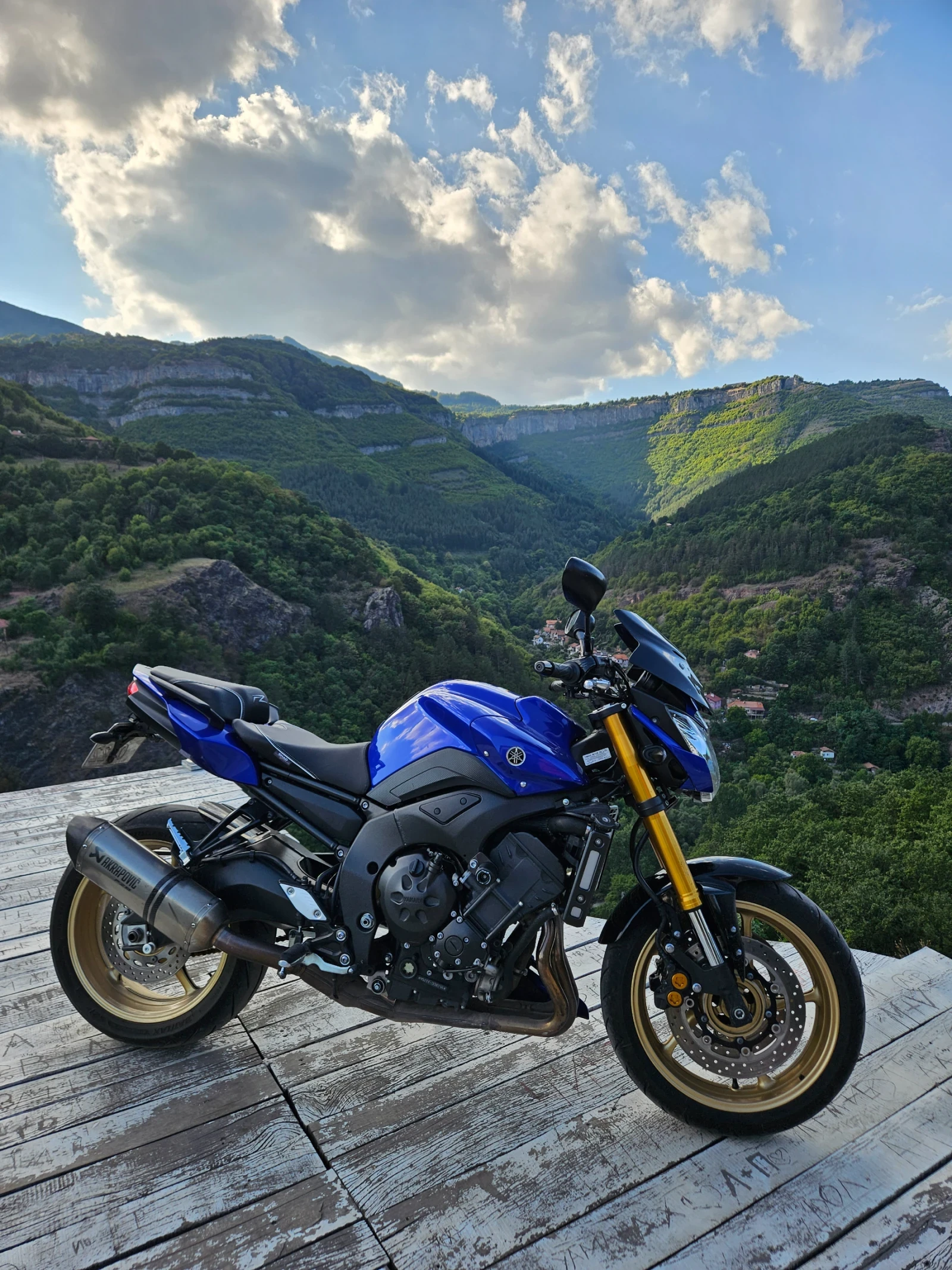 Yamaha FZ8 Acrapovic, Shad седалки + куфар, снимка 2 - Мотоциклети и мототехника - 52532033