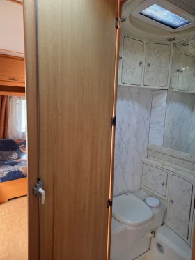 Каравана LMC Luxus 460, снимка 10
