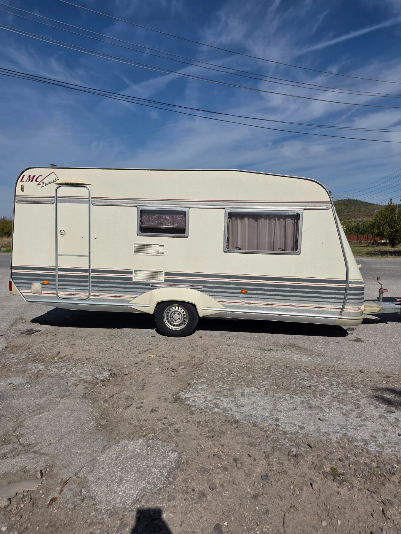 Каравана LMC Luxus 460, снимка 2 - Каравани и кемпери - 56450341