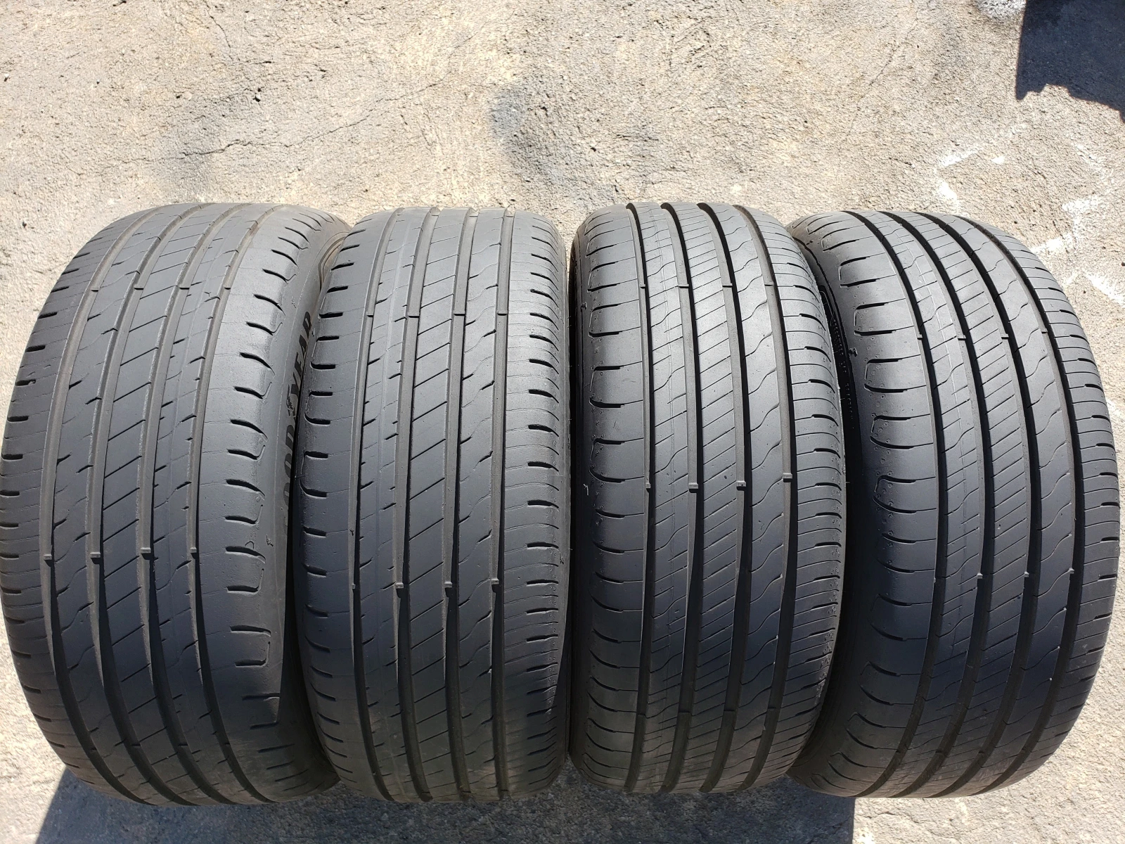 Гуми Летни 215/50R17, снимка 2 - Гуми и джанти - 56359350