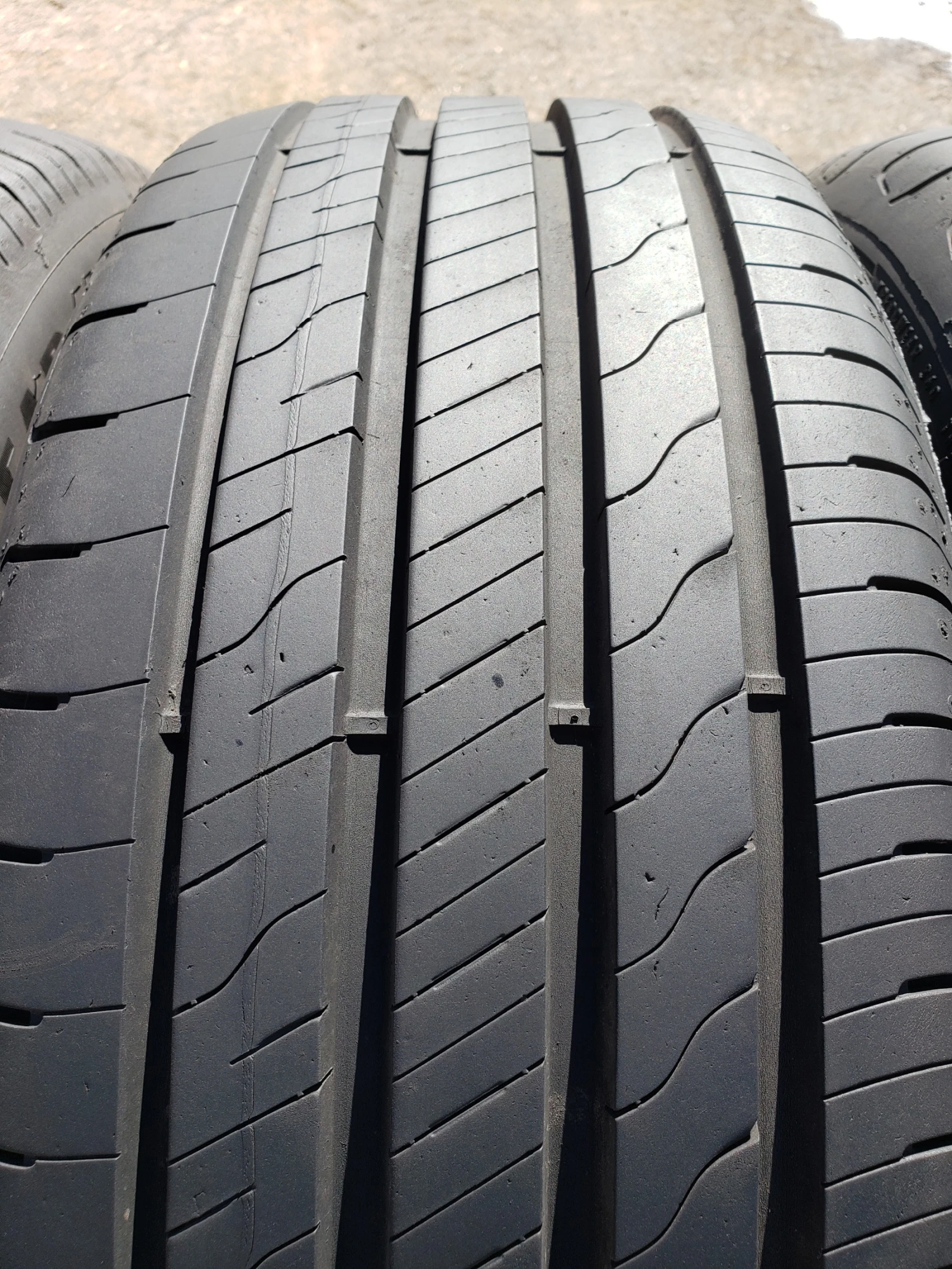 Гуми Летни 215/50R17