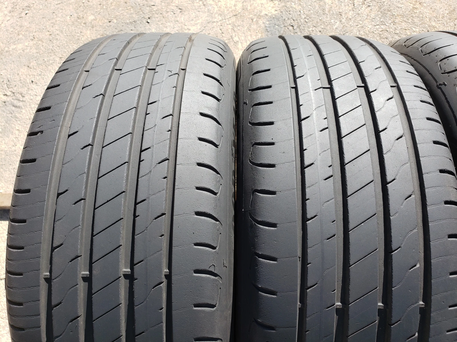 Гуми Летни 215/50R17, снимка 4 - Гуми и джанти - 56359350