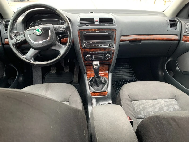 Skoda Octavia Elegance, снимка 9 - Автомобили и джипове - 47710354