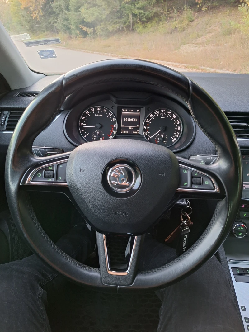 Skoda Octavia 1.6 105 кс. DSG, снимка 10 - Автомобили и джипове - 47640560