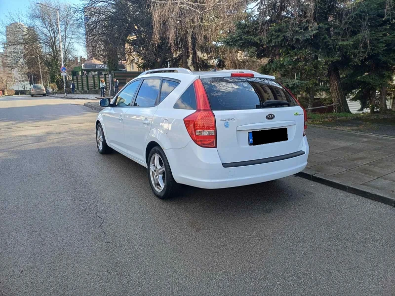 Kia Ceed Sportswagon 1.6CRDI Spirit Facelift , снимка 5 - Автомобили и джипове - 48716342